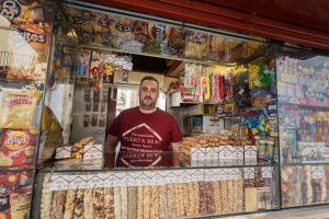 El "gourmet del fruto seco" en Jerez: las afamadas garrapiñadas de la Puerta Real tendrán una 'sucursal' 4 El quiosco de la Puerta Real, cuatro metros cuadrados muy bien aprovechados.